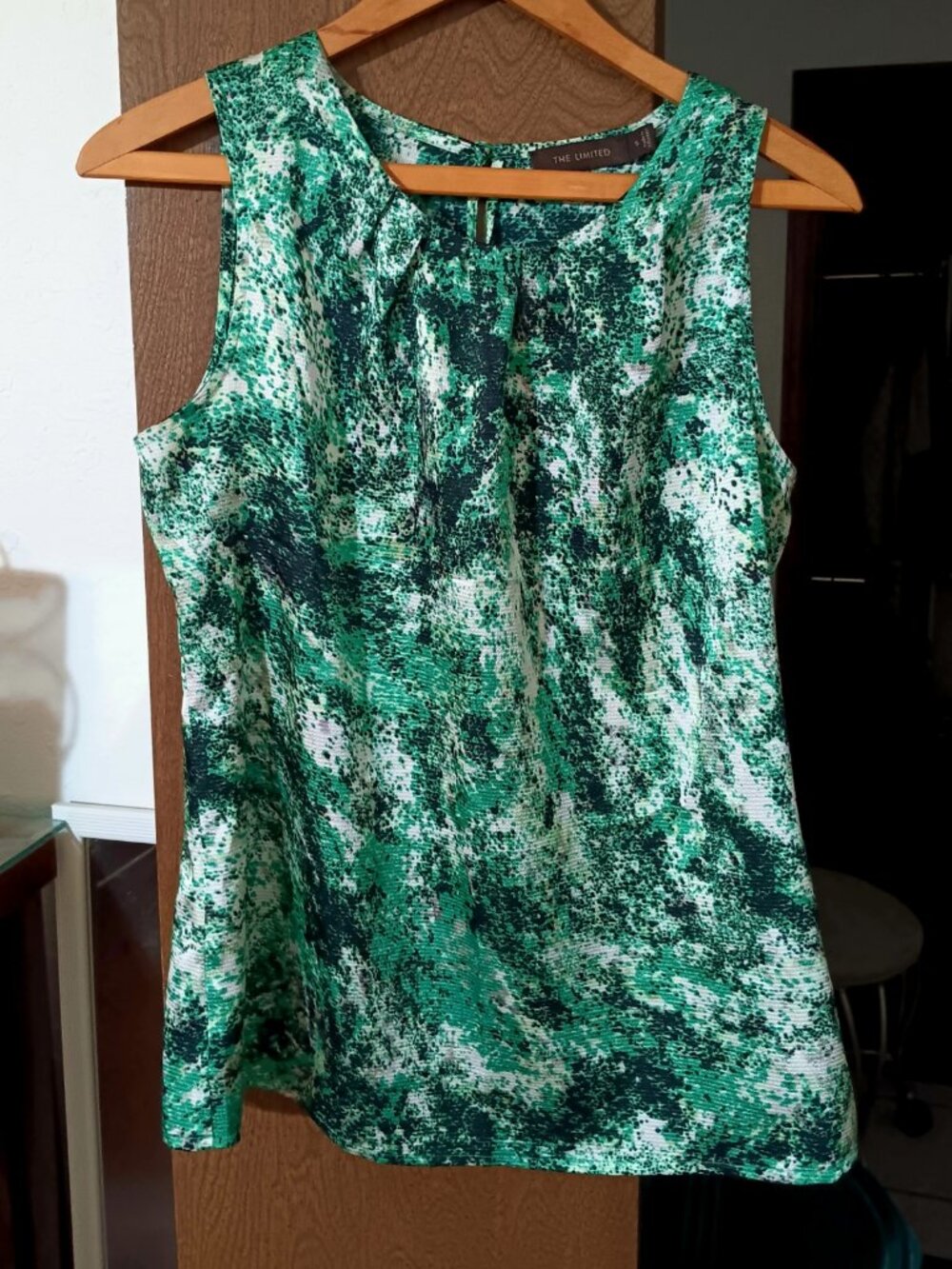 The Limited green & black splatter print sleeveless blouse ~Size S